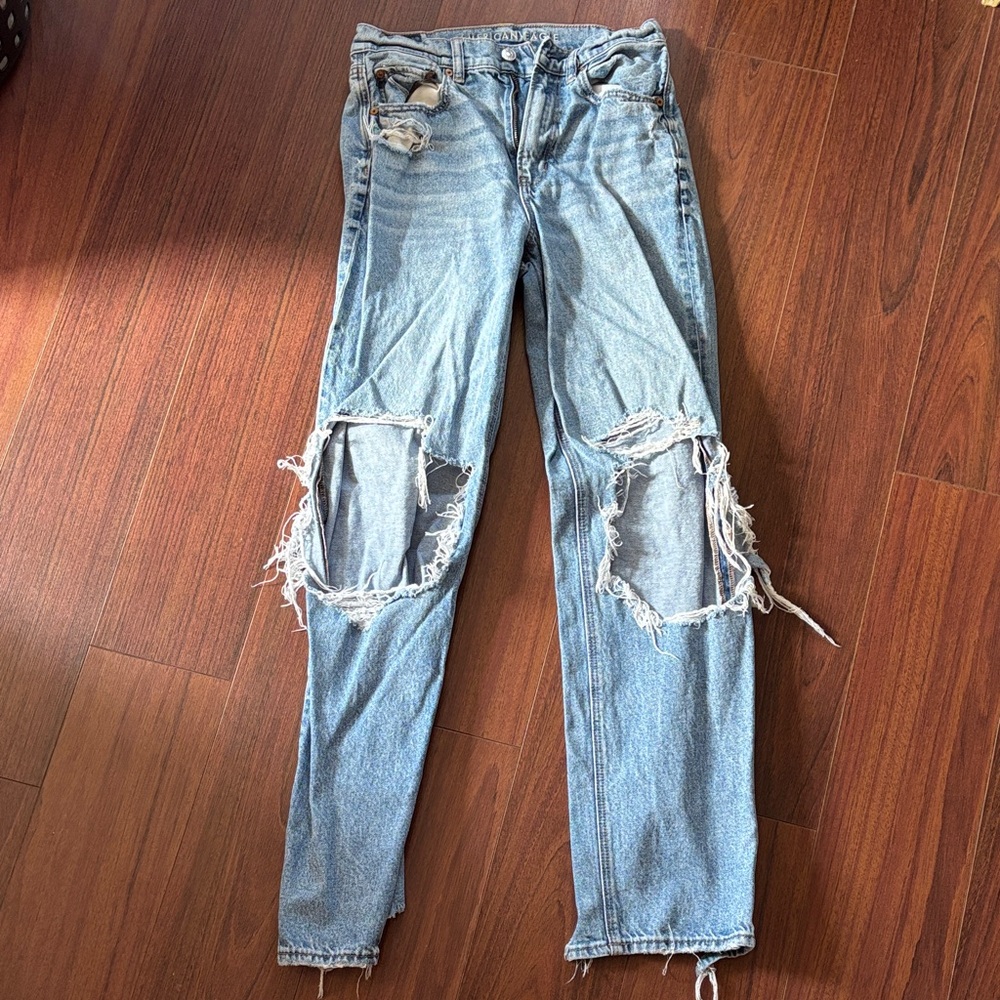 American Eagle Light Blue Distressed Women’s Jeans
